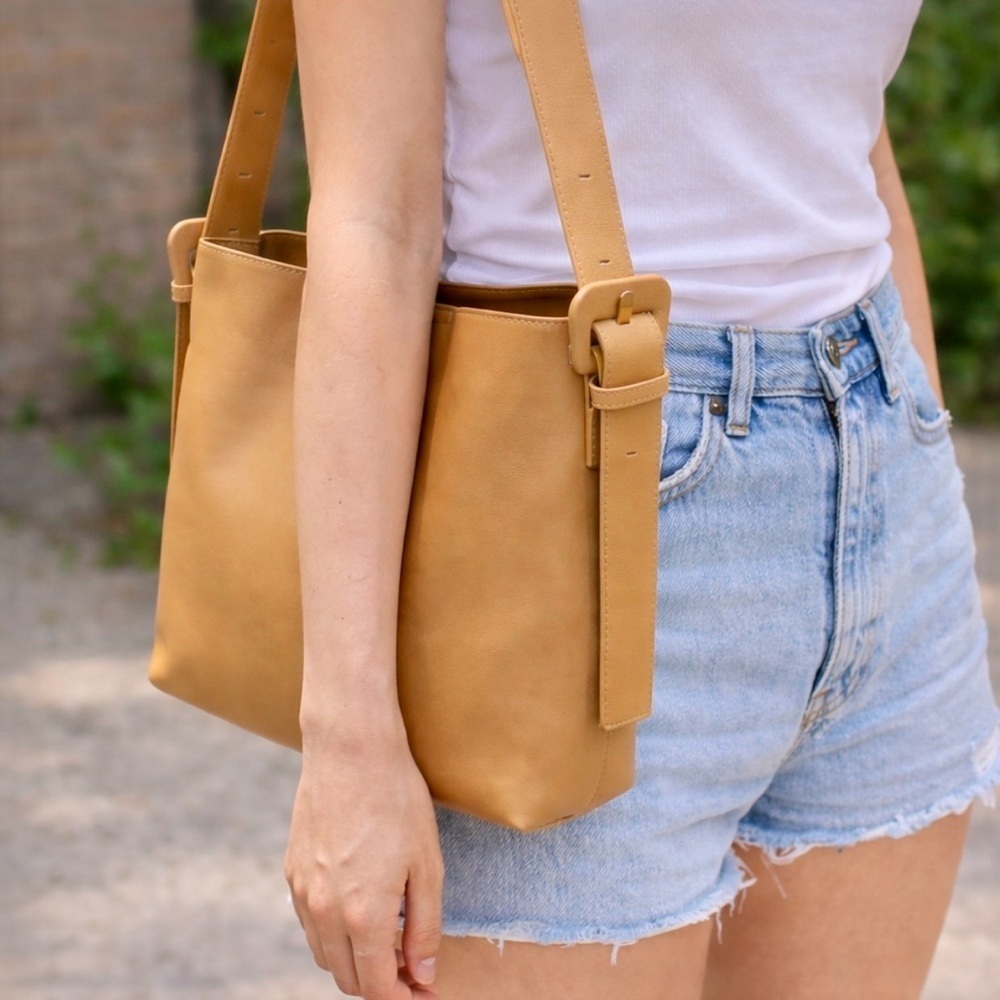 NWT Falls Creek Tan Vegan Leather Medium Shoulder Bucket Bag w/ Buckle Straps